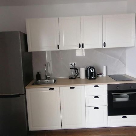 L&L Apartmani 1 Bol Exteriör bild