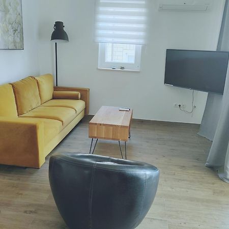 L&L Apartmani 1 Bol Exteriör bild