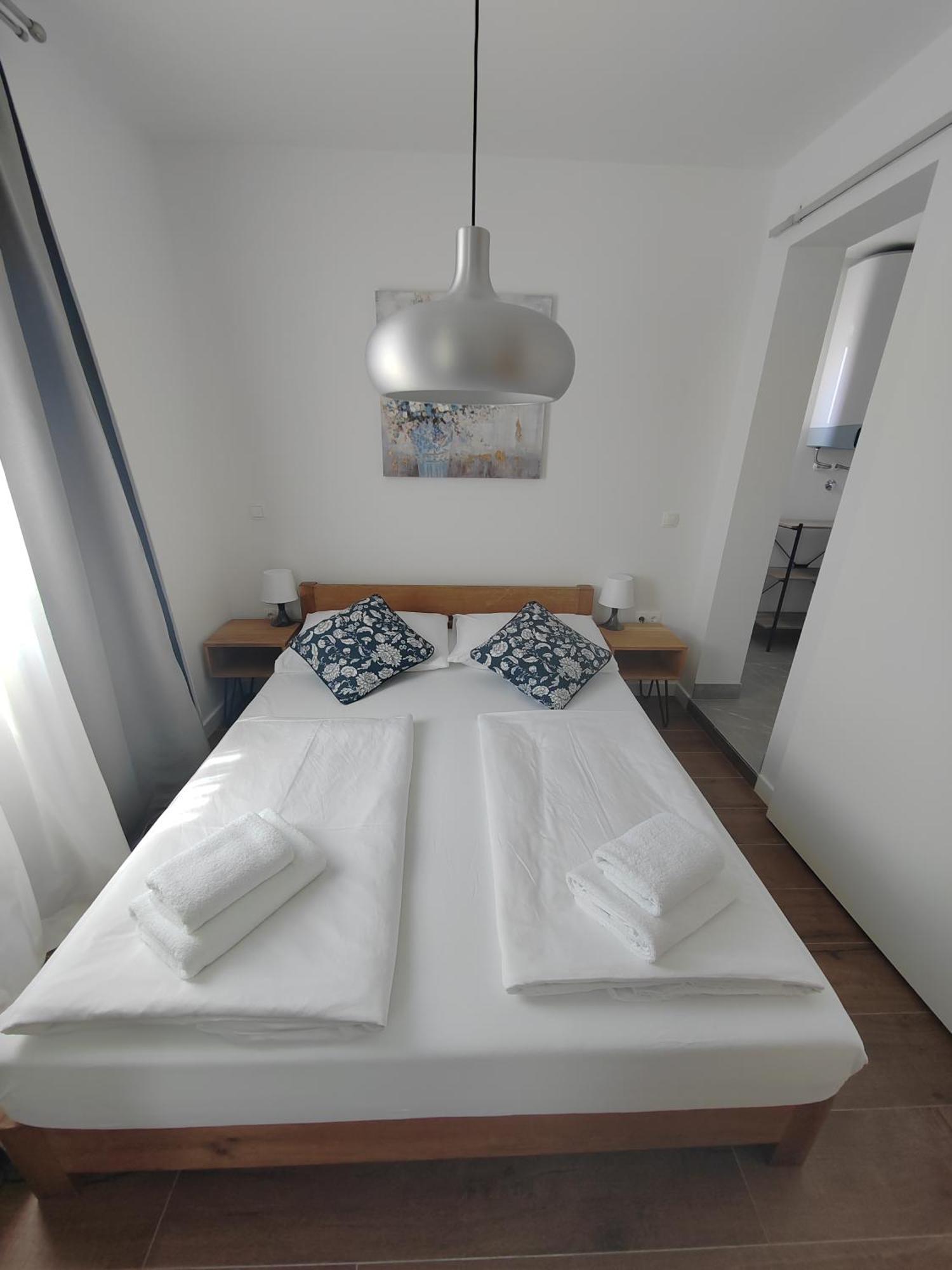 L&L Apartmani 1 Bol Exteriör bild