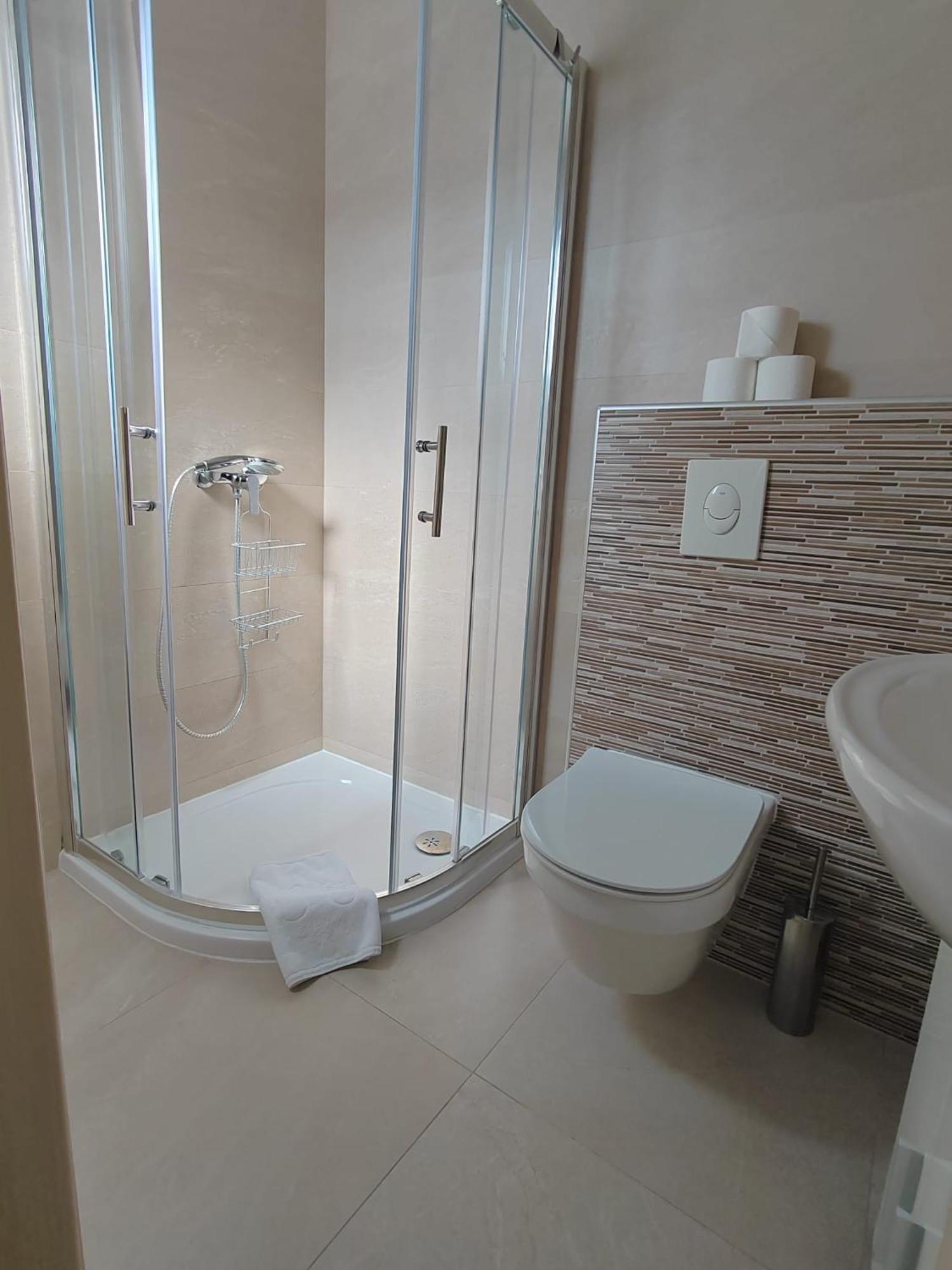 L&L Apartmani 1 Bol Exteriör bild