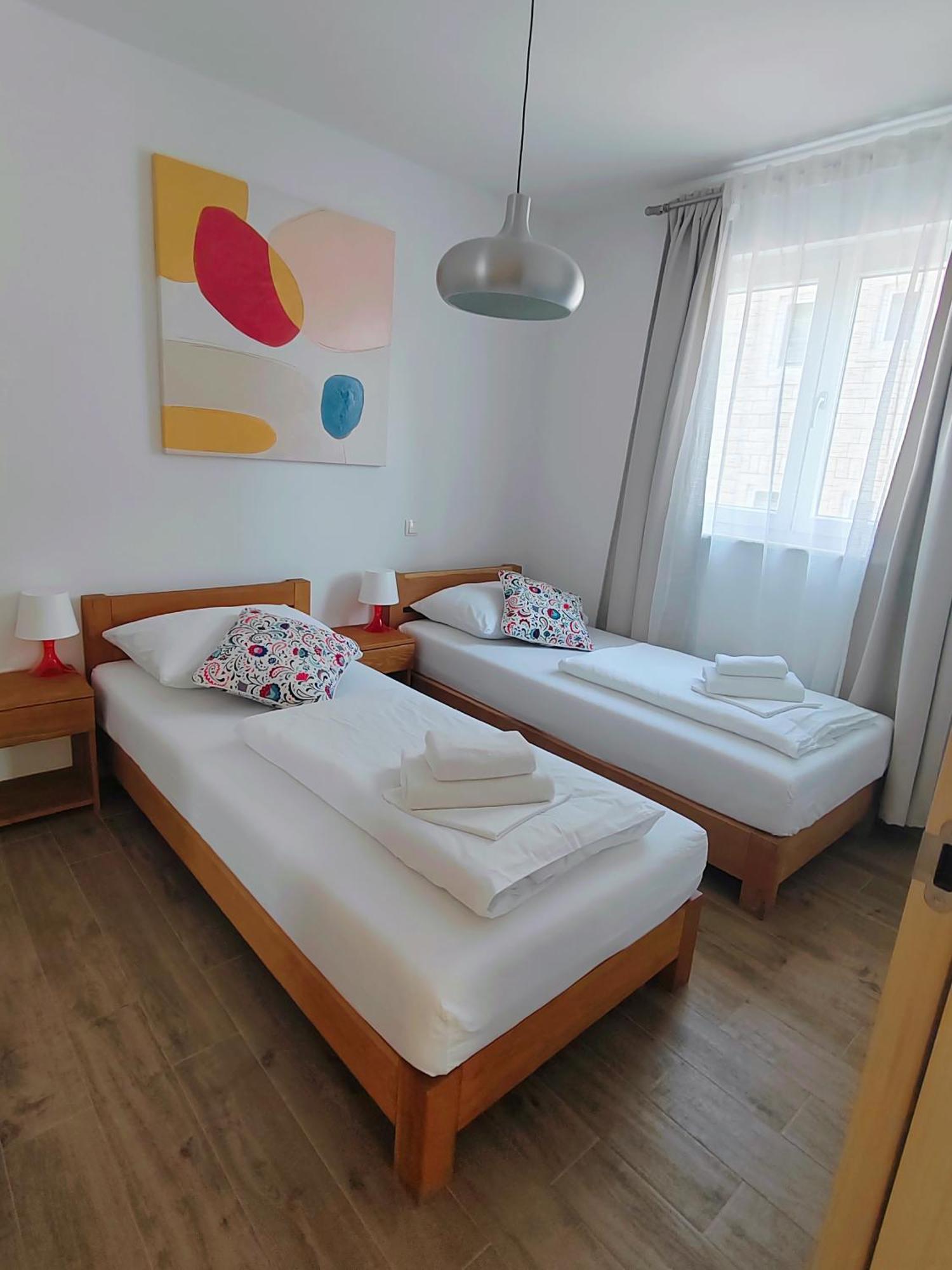 L&L Apartmani 1 Bol Exteriör bild