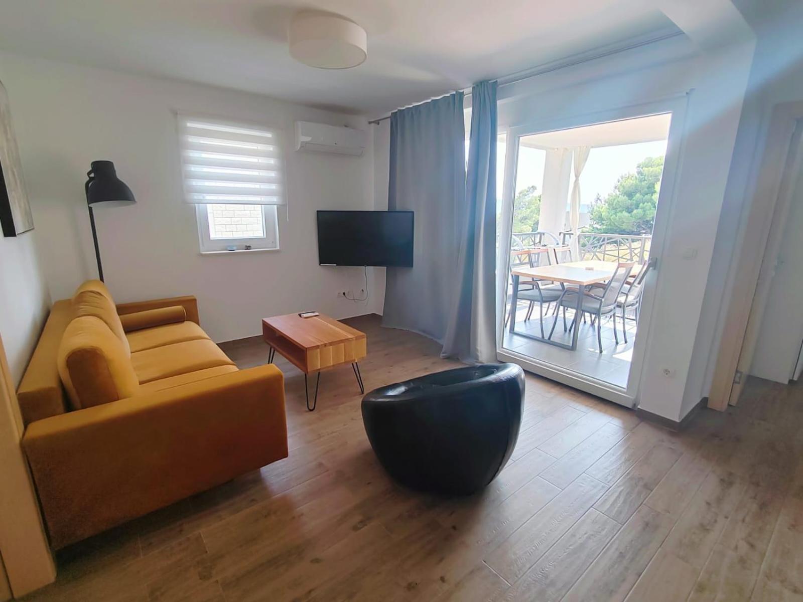 L&L Apartmani 1 Bol Exteriör bild