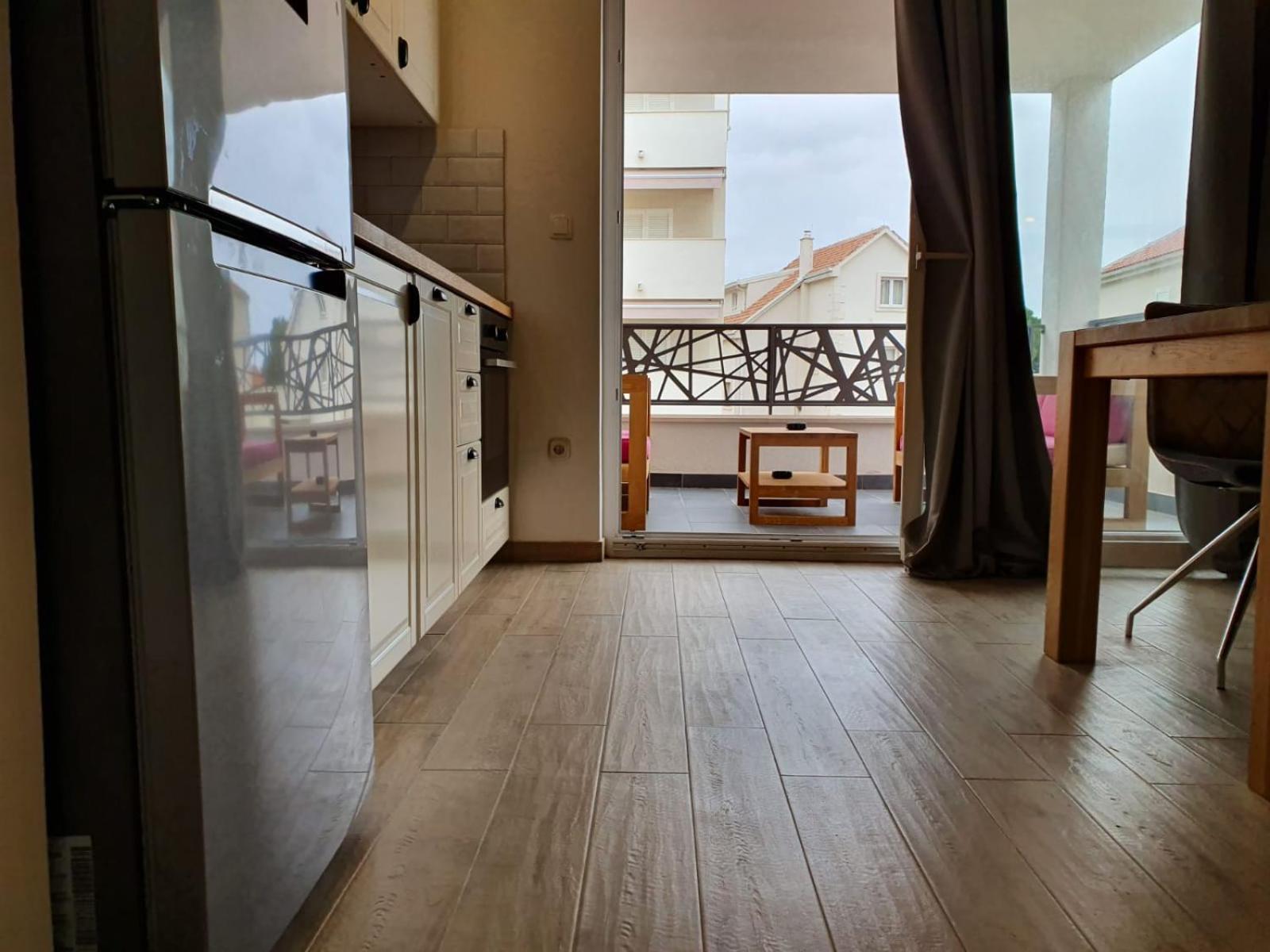 L&L Apartmani 1 Bol Exteriör bild