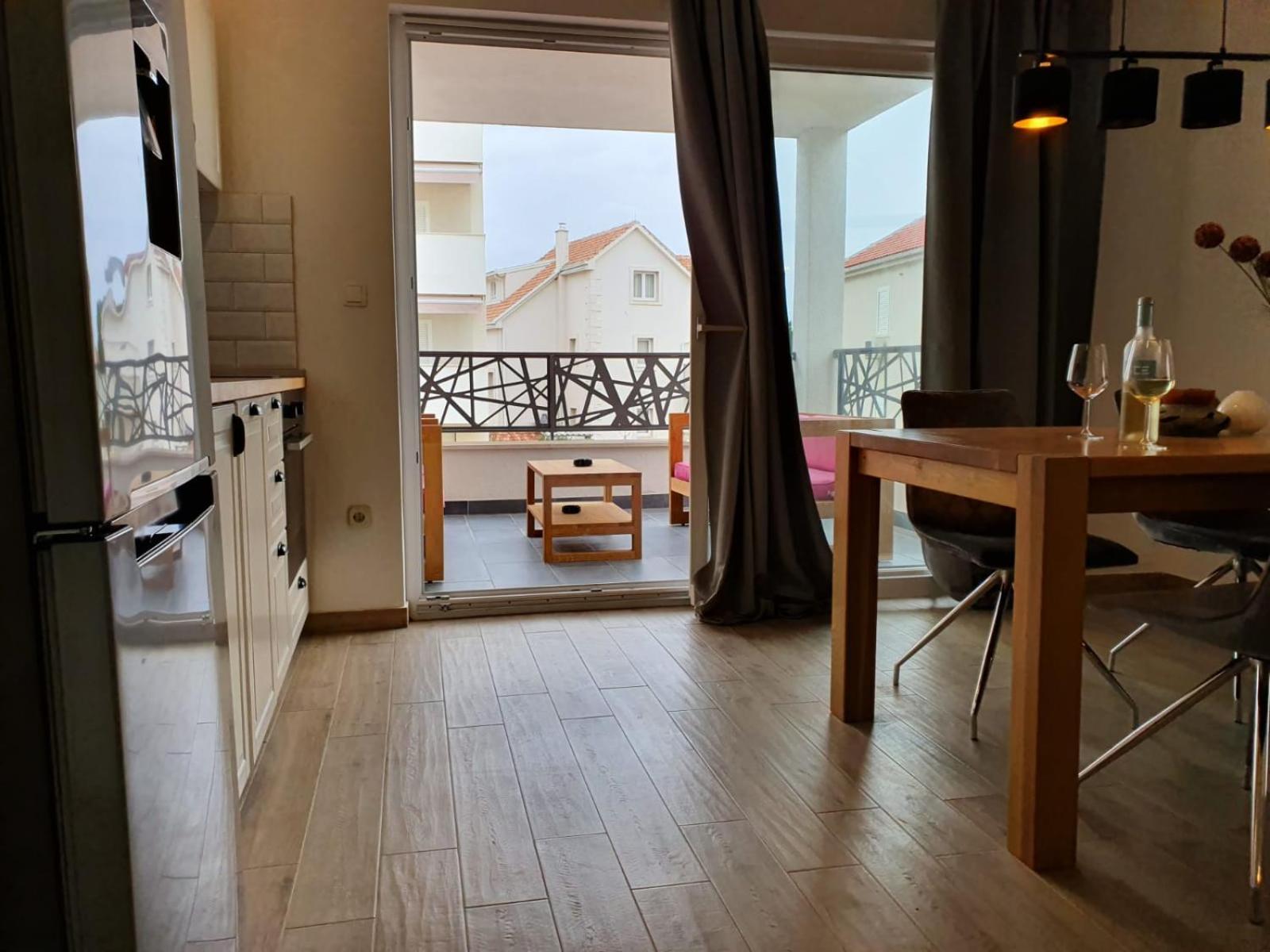 L&L Apartmani 1 Bol Exteriör bild
