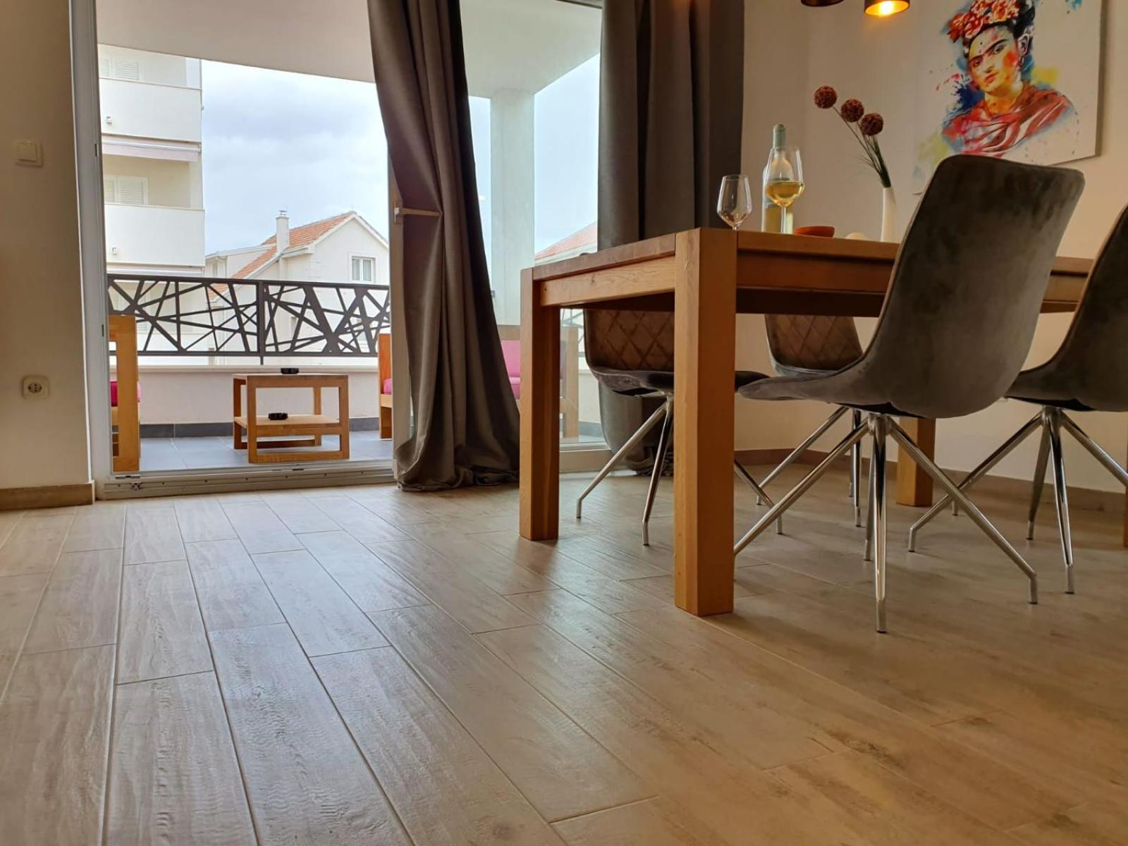 L&L Apartmani 1 Bol Exteriör bild