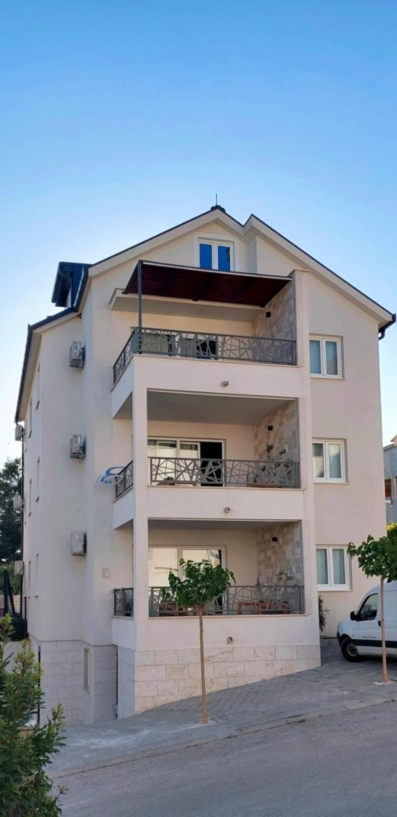 L&L Apartmani 1 Bol Exteriör bild