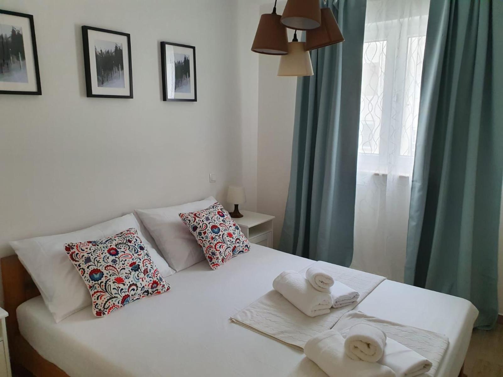L&L Apartmani 1 Bol Exteriör bild