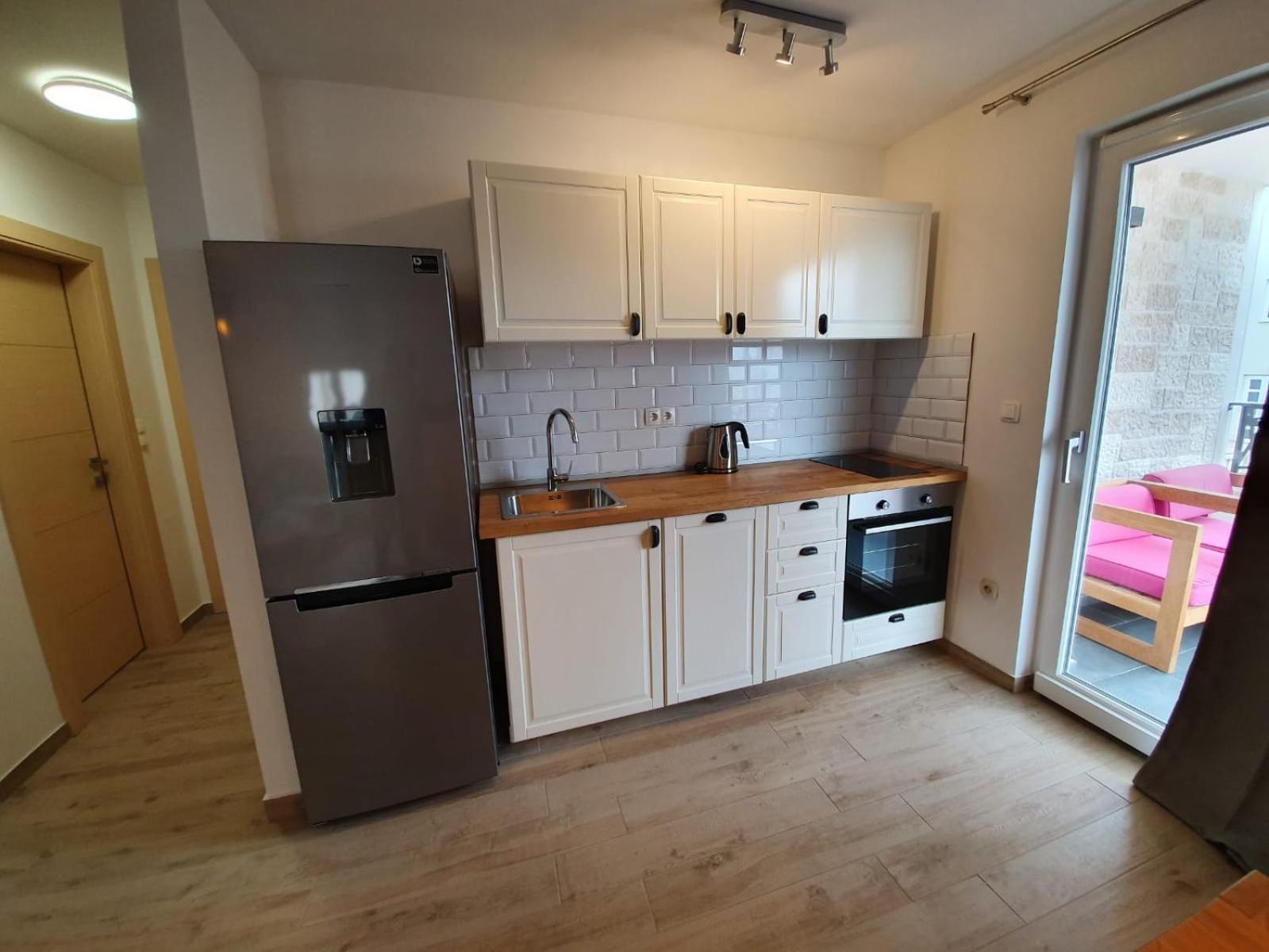 L&L Apartmani 1 Bol Exteriör bild