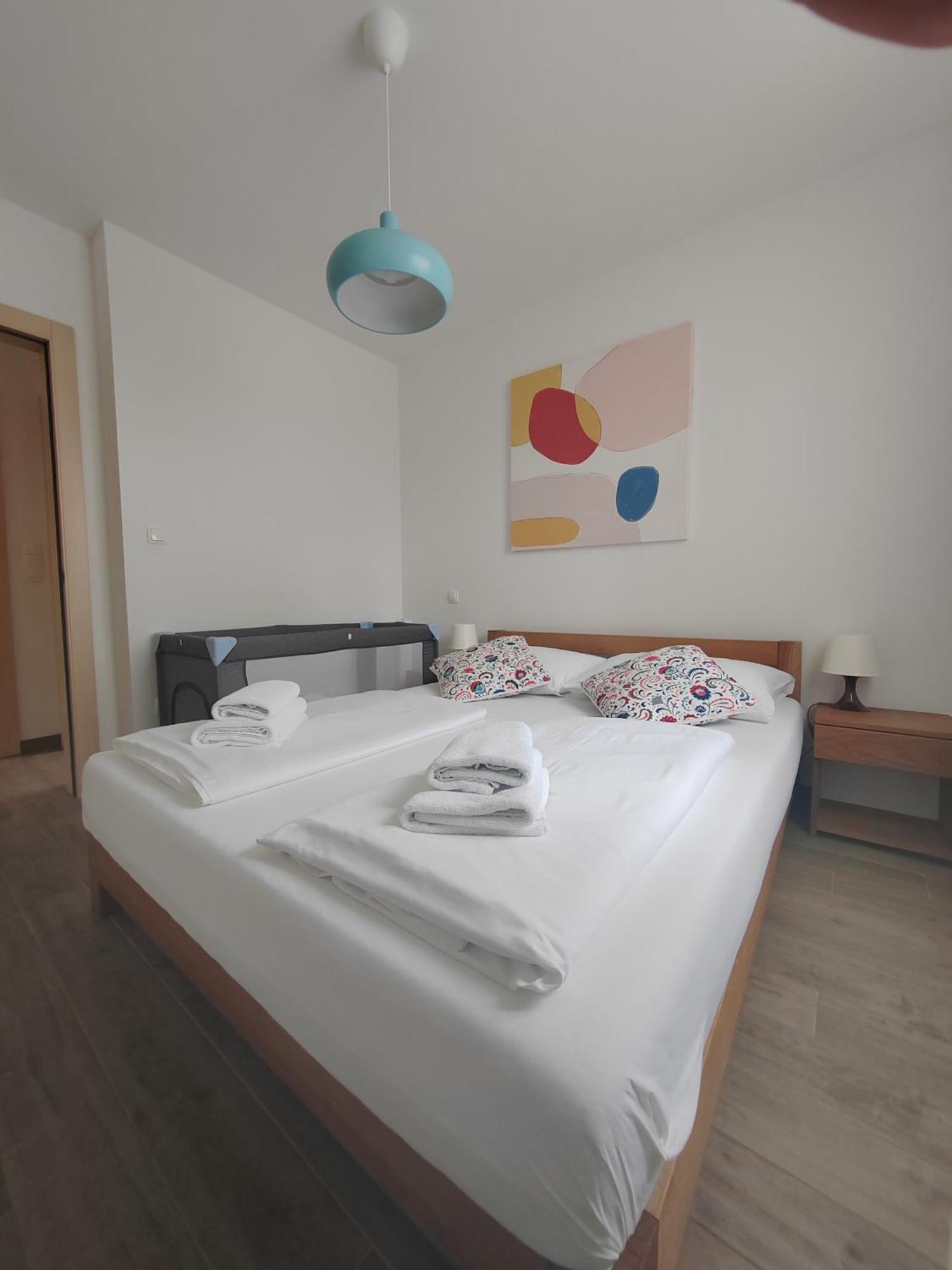L&L Apartmani 1 Bol Exteriör bild