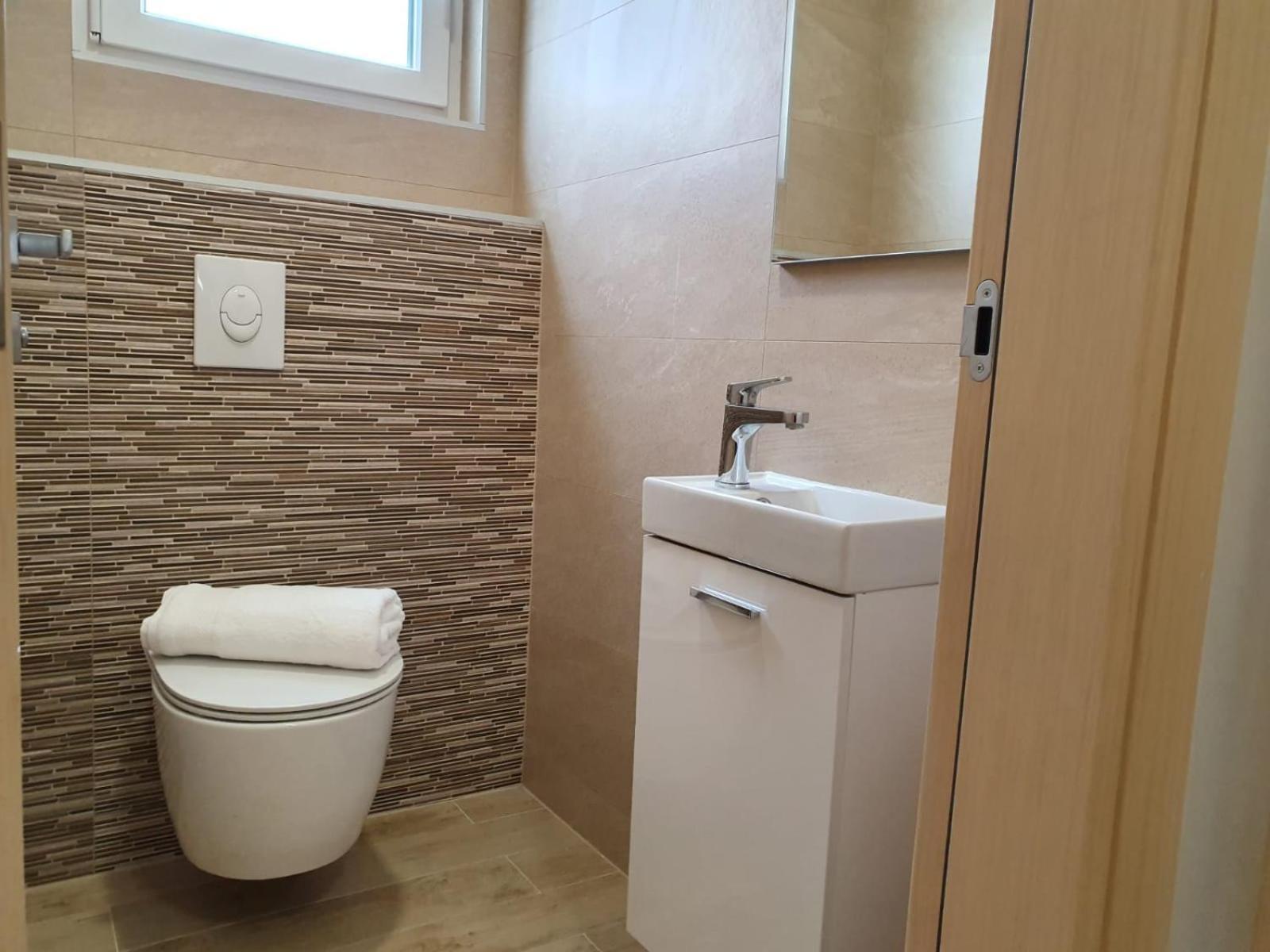 L&L Apartmani 1 Bol Exteriör bild