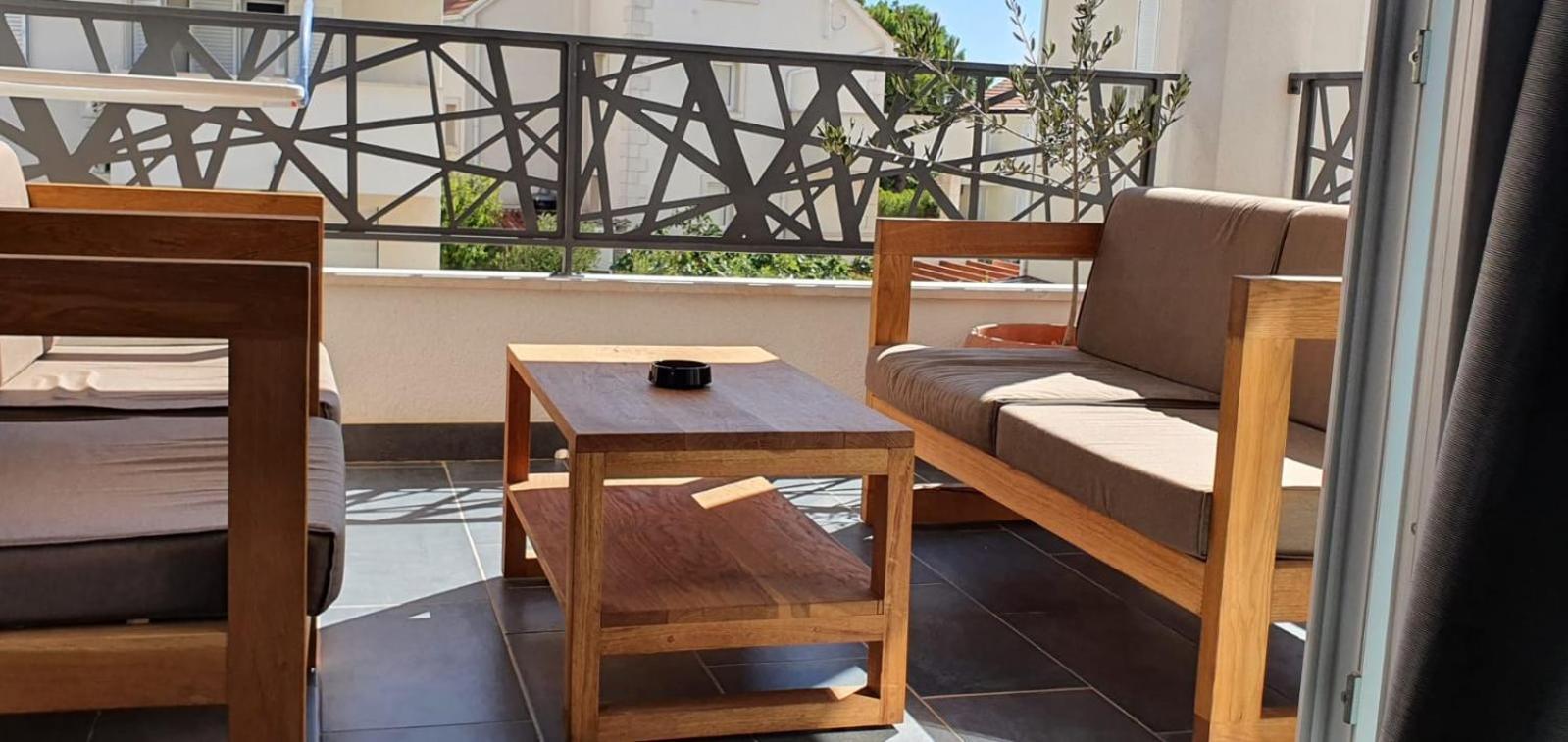 L&L Apartmani 1 Bol Exteriör bild